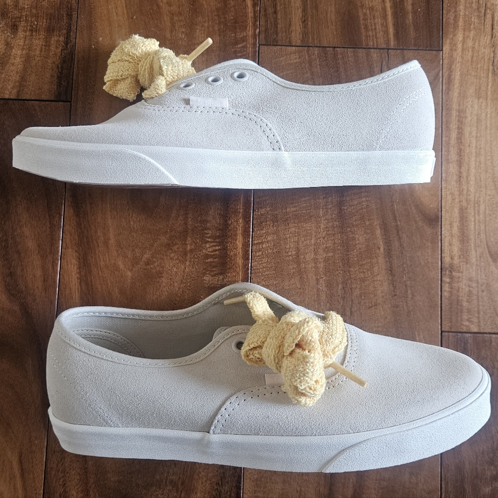 NWT Unisex Vans Shoes